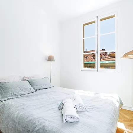 Douane - 2 Bedroom In Front Of The Port 尼斯